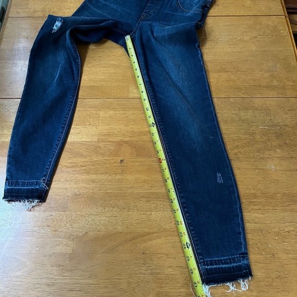 Spanx Distressed Skinny Jeggings‎ Pull On Jeans Tummy Control Pockets, Size M - Picture 5 of 10